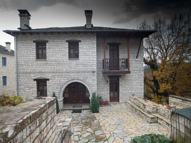 Giagia Evgenia Hotel Vitsa Bagian luar foto
